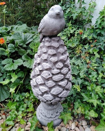 Statue vogel auf zapfen - statue, figur